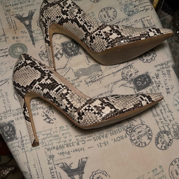 Nine West Black and Cream Snakeskin Heels - Picture 3 of 3